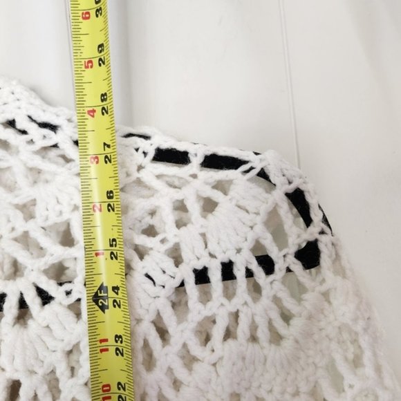Vintage Crochet Shawl Poncho 70s Witchy Boho bohemian Cottagecore White Fringe - Picture 7 of 8
